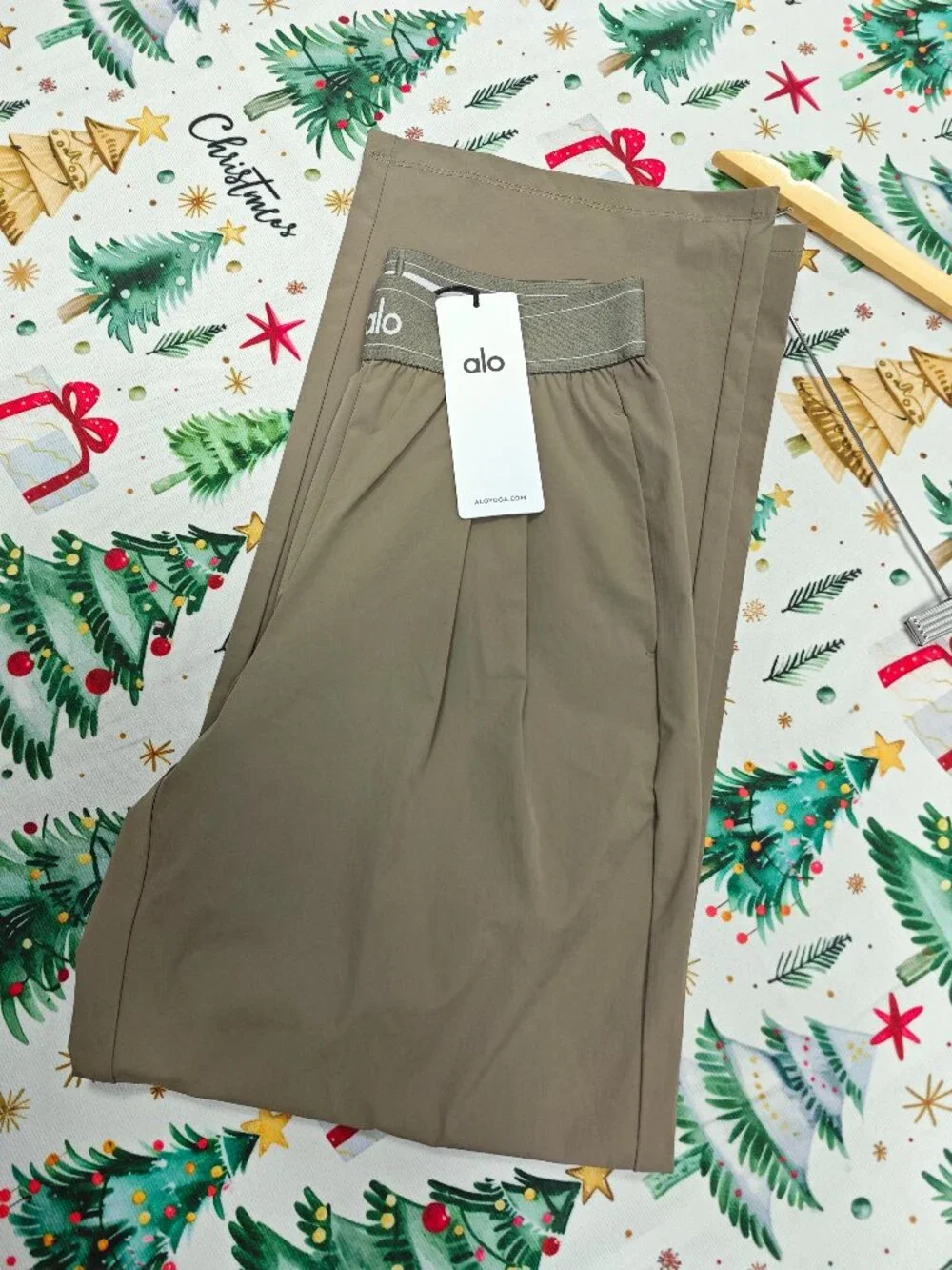 ALO Yoga Suit Up Trouser Olive（Regular 30”）🍻Lightweight Relaxed Fit Minimalist